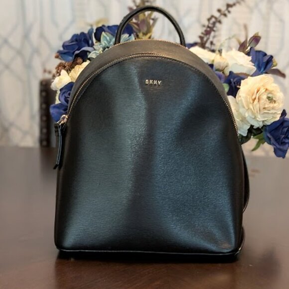 O2 DKNY Sutton Leather Backpack - Picture 1 of 7